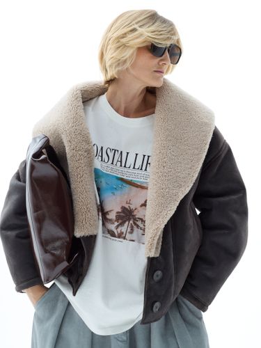 Коричневая дубленка из овчины с объемным воротником