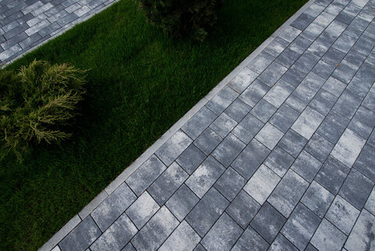 Тренды тротуарной плитки: какие формы, узоры и текстуры выбирают в 2025 году?