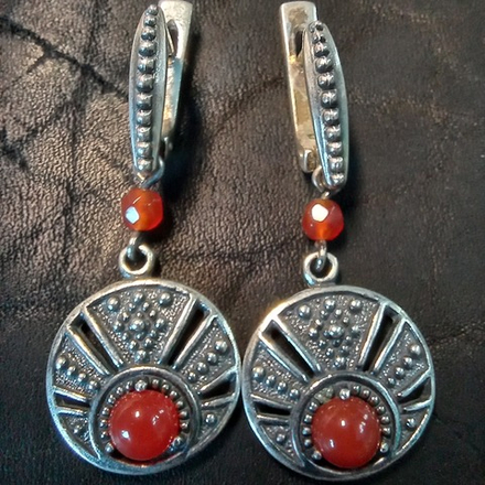 Серьги длинные "Луннички с камнями".