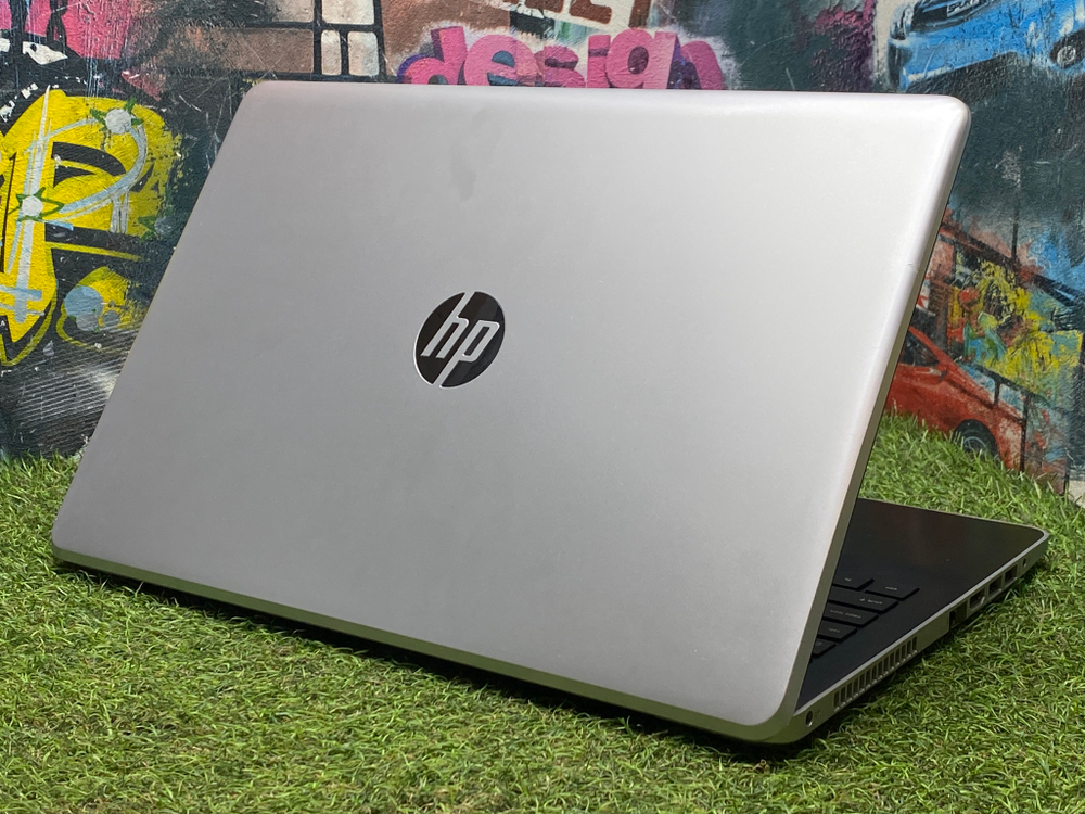 Ноутбук HP i7-7/8GB/1TB/Radeon 530/ 15-bs085ur[1vh79ea]/Windows 10