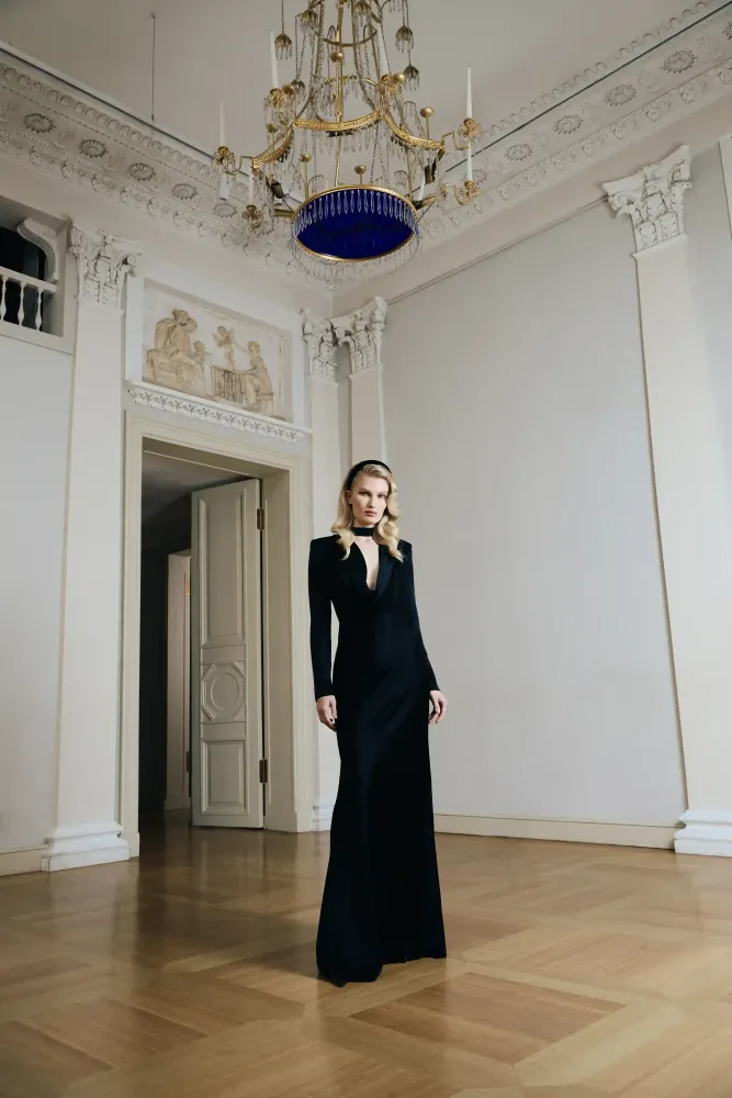 Emma maxi, платье макси с длинным рукавом и чокером из атласа