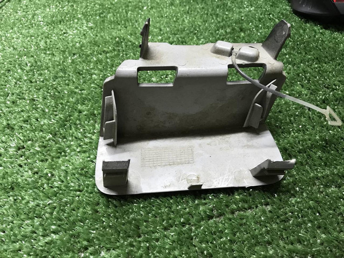 Заглушка буксир. крюка Mercedes CLS c257 (17-21)