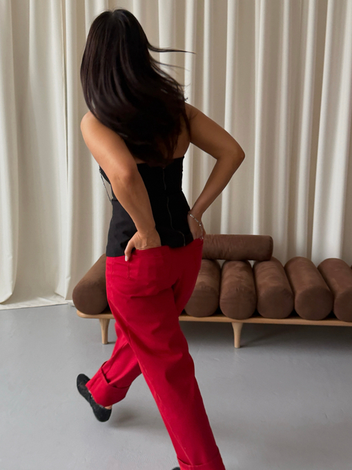 Джинсы красные