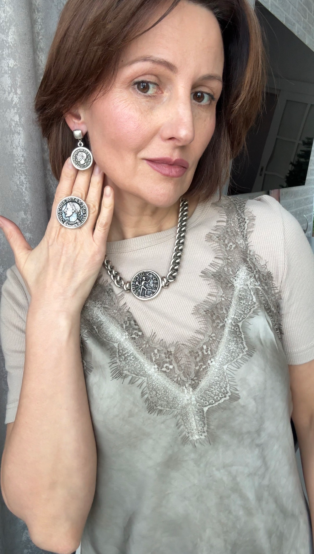 Кольцо большая монета с профилем римс.импер. Марка Авре́лия Севе́р Алекса́ндра, оттенок серебро