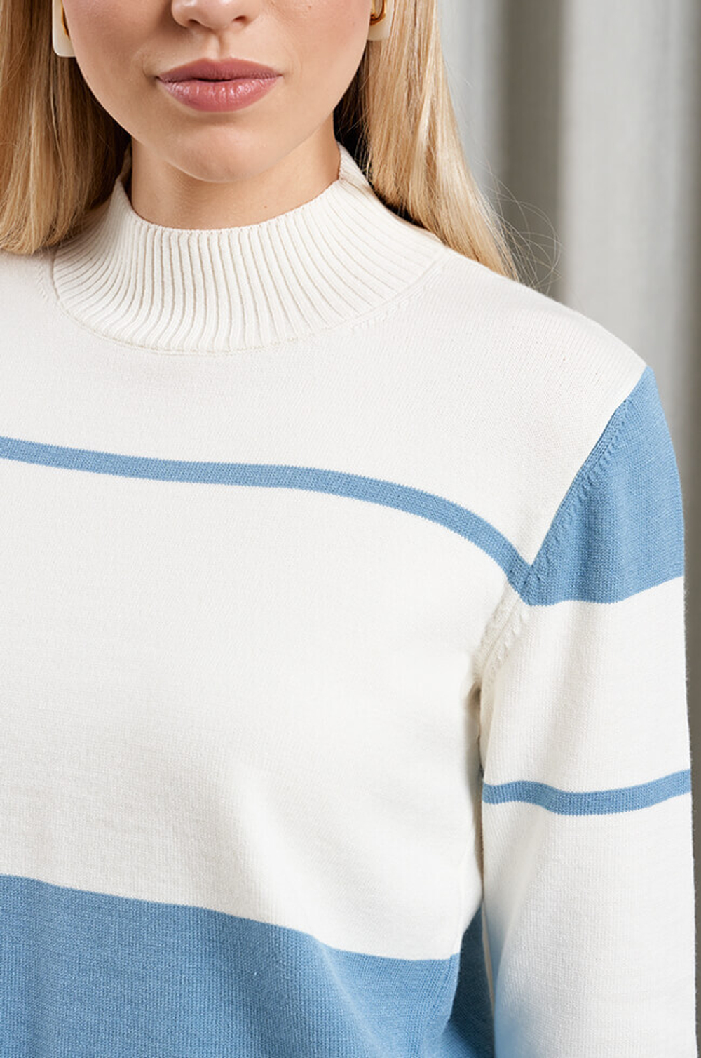 22957 Джемпер женский (молочно-голубой)