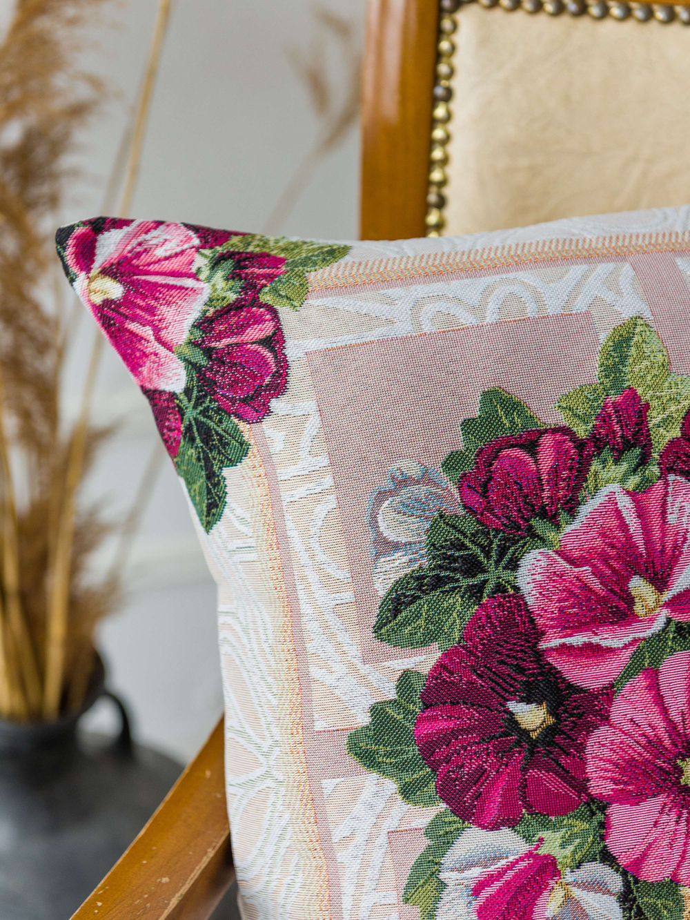 Декоративный гобеленовый чехол для интерьерной подушки Мальва 47*47