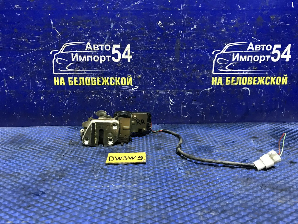 Замок двери задней правой MAZDA DEMIO 2000