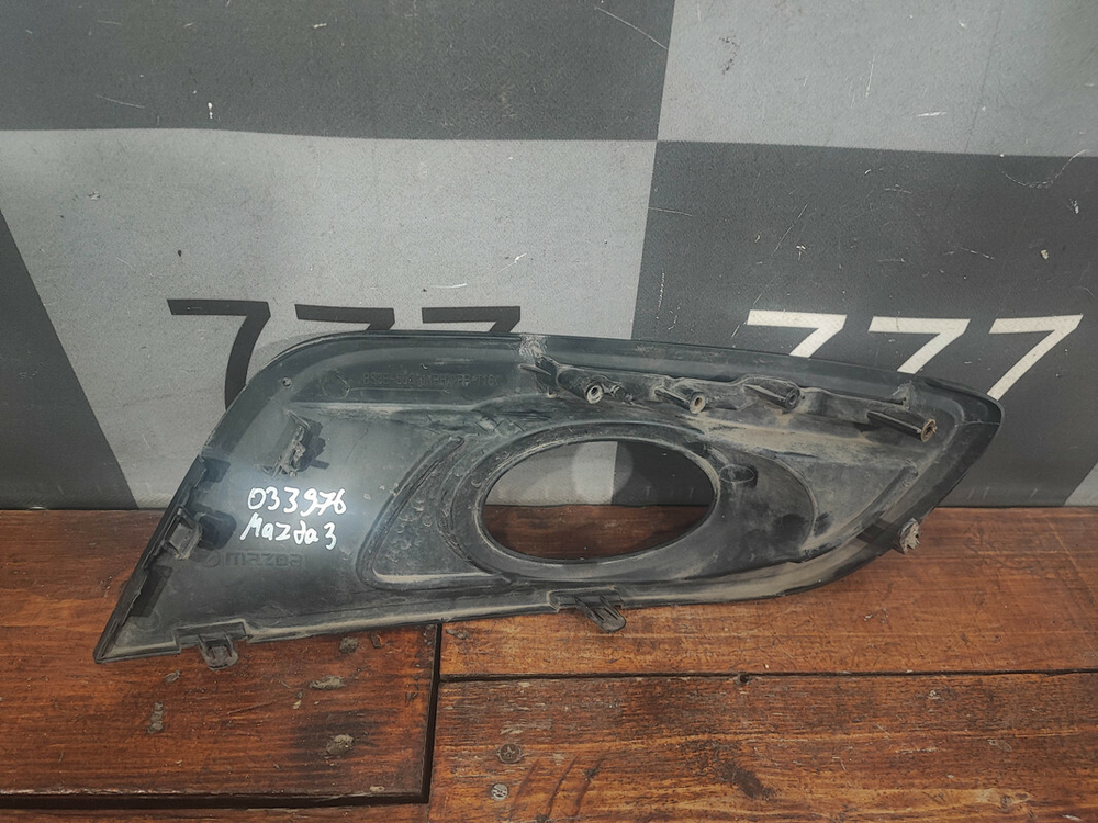 Накладка ПТФ правая Mazda 3 (BK) 06-09 Б/У Оригинал BS3E50C11