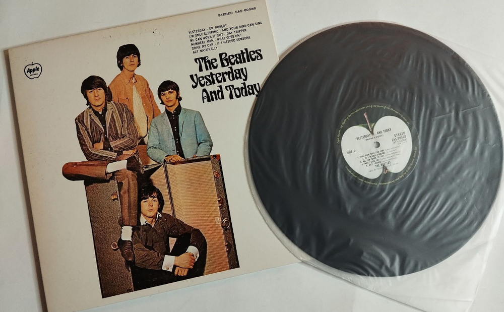Винтажная виниловая пластинка LP The Beatles Yesterday And Today (Japan 1976)