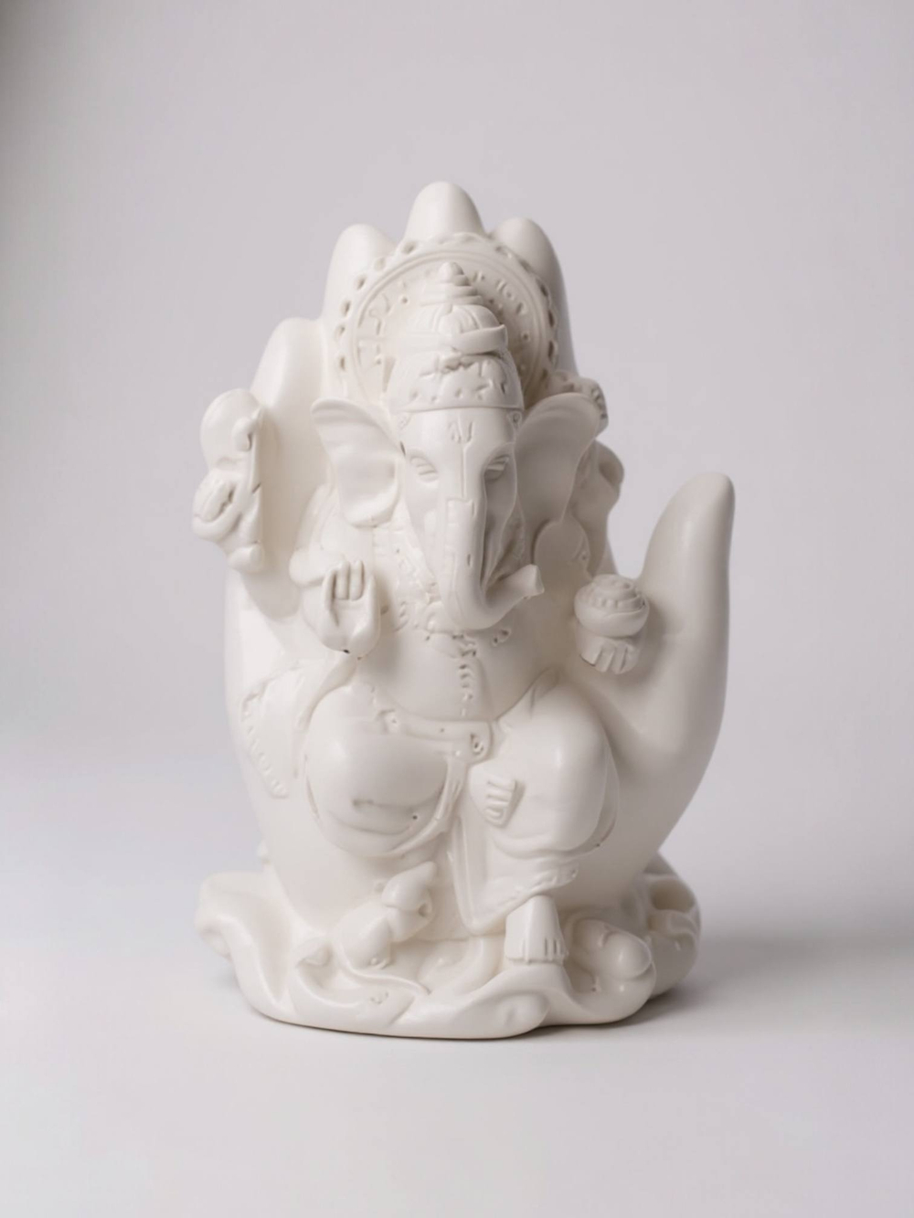 Статуэтка Ганеша на ладони