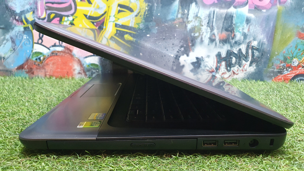 Ноутбук HP i3/4Gb