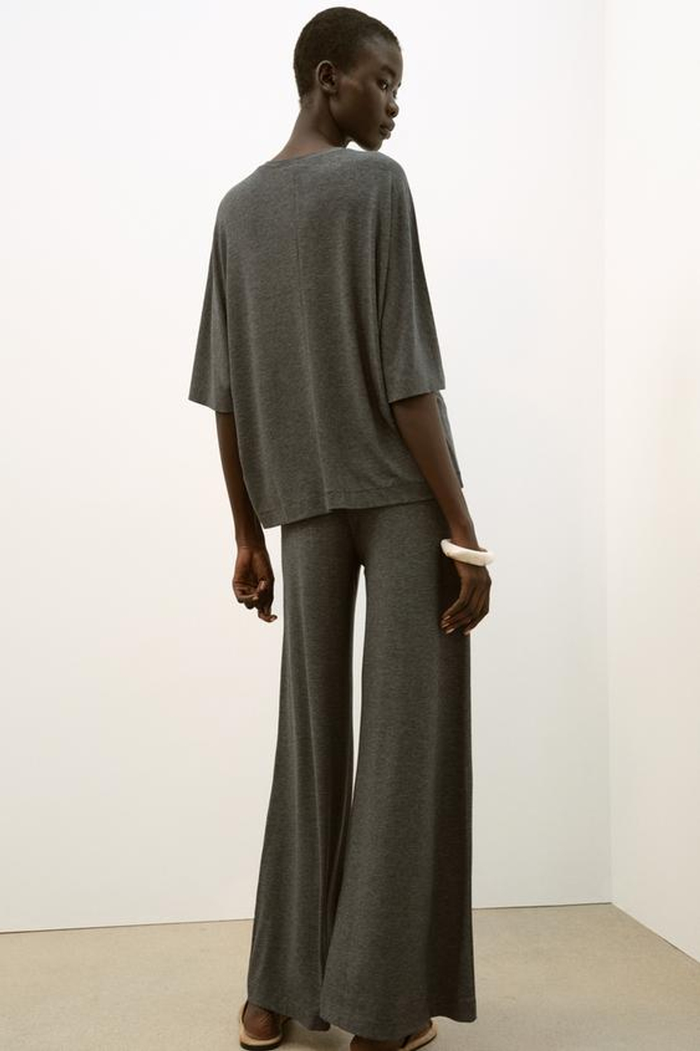 ZARA СТРУЯЩИЕСЯ БРЮКИ-ПАЛАЦЦО, МЯГКИЙ СЕРЫЙ