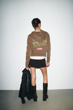 ZARA ТОЛСТОВКА С КАПЮШОНОМ И ТЕКСТОВЫМ ПРИНТОМ, КОРИЧНЕВЫЙ