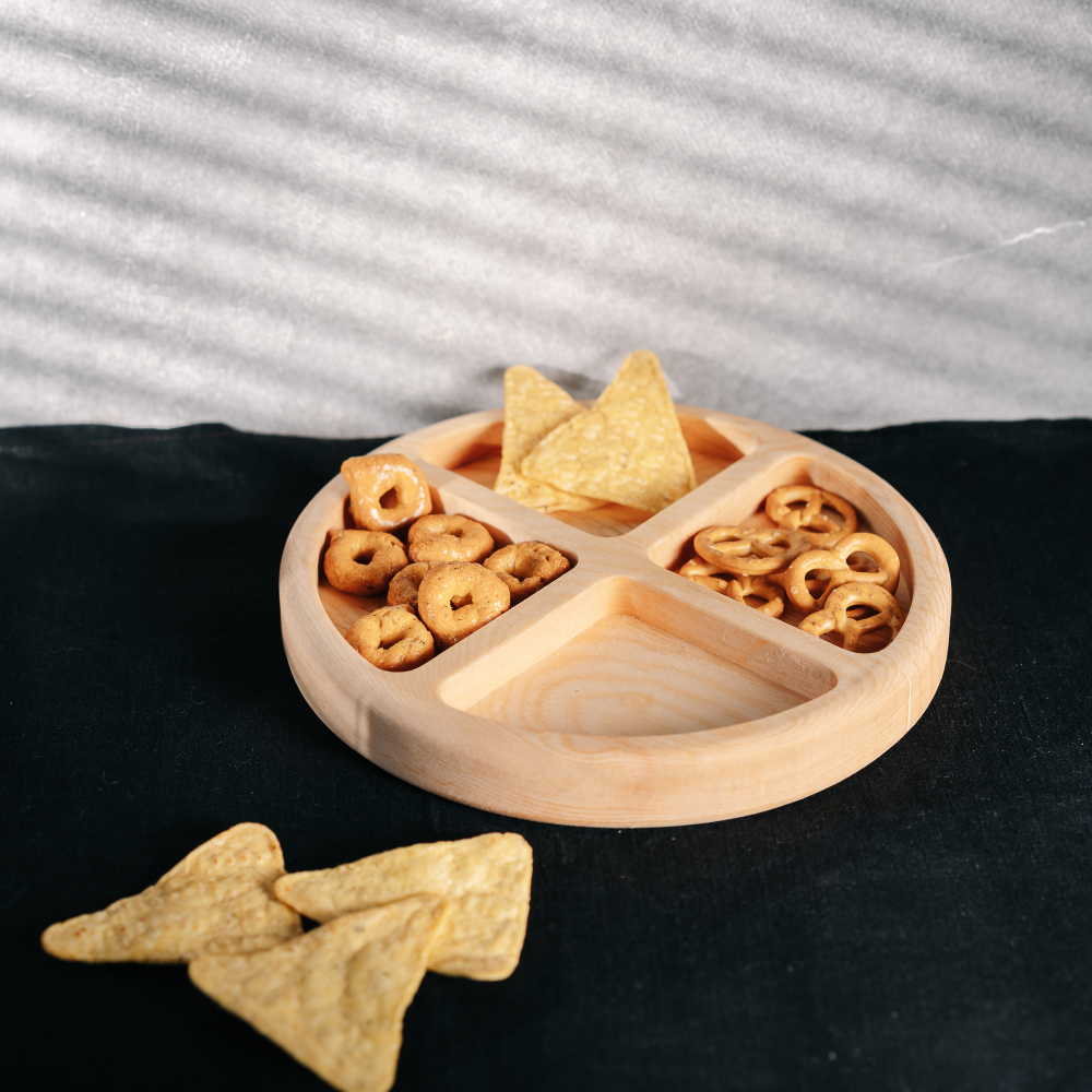 Деревянная тарелка с секциями (менажница) из кедра для подачи блюд и закусок 200 мм