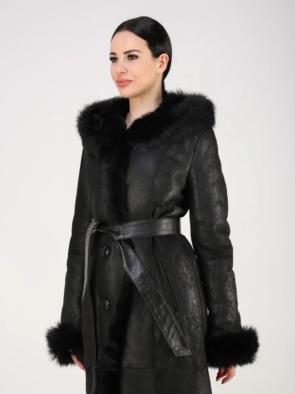 Дубленка зимняя натуральная с капюшоном длинная и теплая