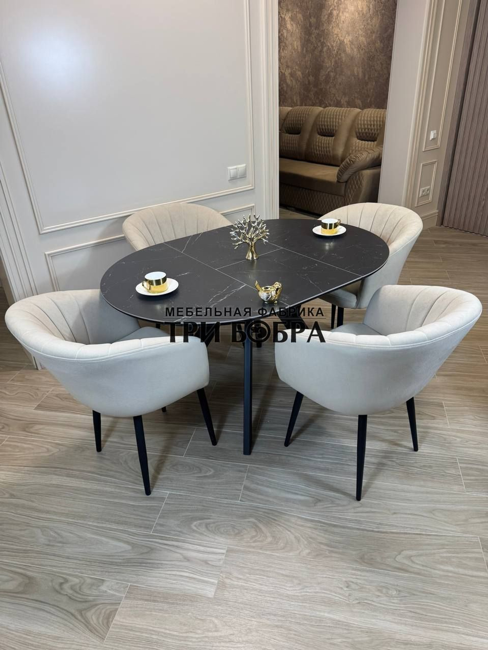 Круглый раздвижной стол "Бонжур", керамогранит, черный мрамор и стулья "Версаль"