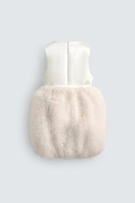 ZARA HARRY LAMBERT X DISNEY МИНИ-ПЛАТЬЕ С ИСКУССТВЕННЫМ МЕХОМ, ЭКРЮ