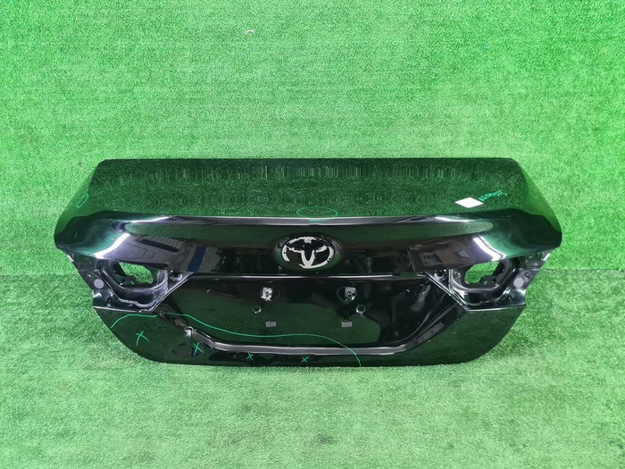 Крышка багажника Toyota Camry xv70 (2017-н.в.)