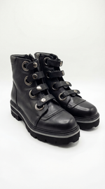 Ботинки с заклепками