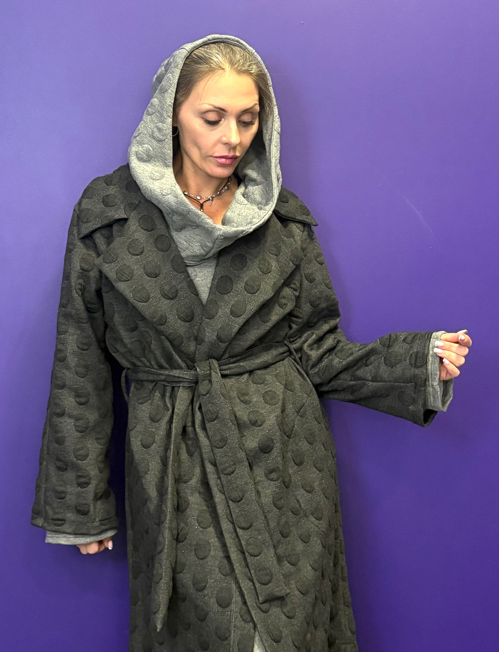 Пальто с поясом / жаккард / черный