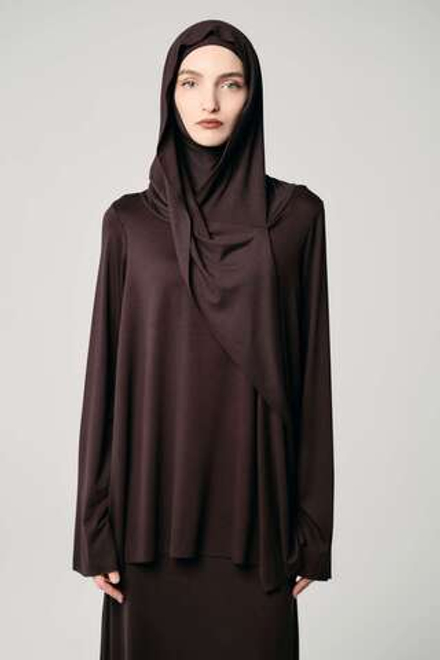 Лонгслив с капюшоном коричневый