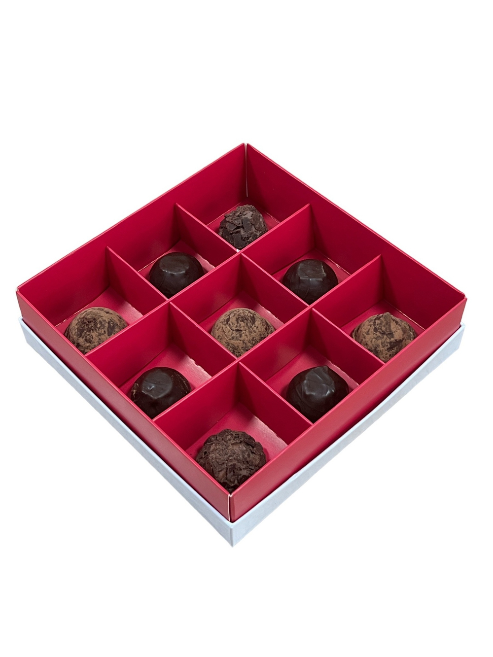 Коробка для конфет ПРЕМИУМ с большим окном 160*160*45 (9) (белая/красная матовая)