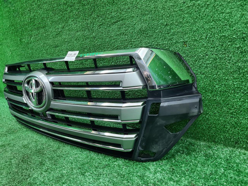 Решетка радиатора Toyota Land Cruiser 200 (15-21)