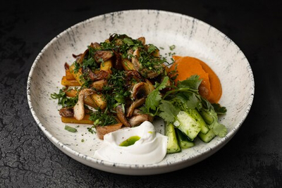 Картофель жаренный с грибами, кабачковая икра, малосольные огурцы