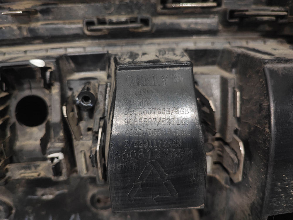 Решетка радиатора Geely Monjaro 21-нв Б/У Оригинал 6608162198