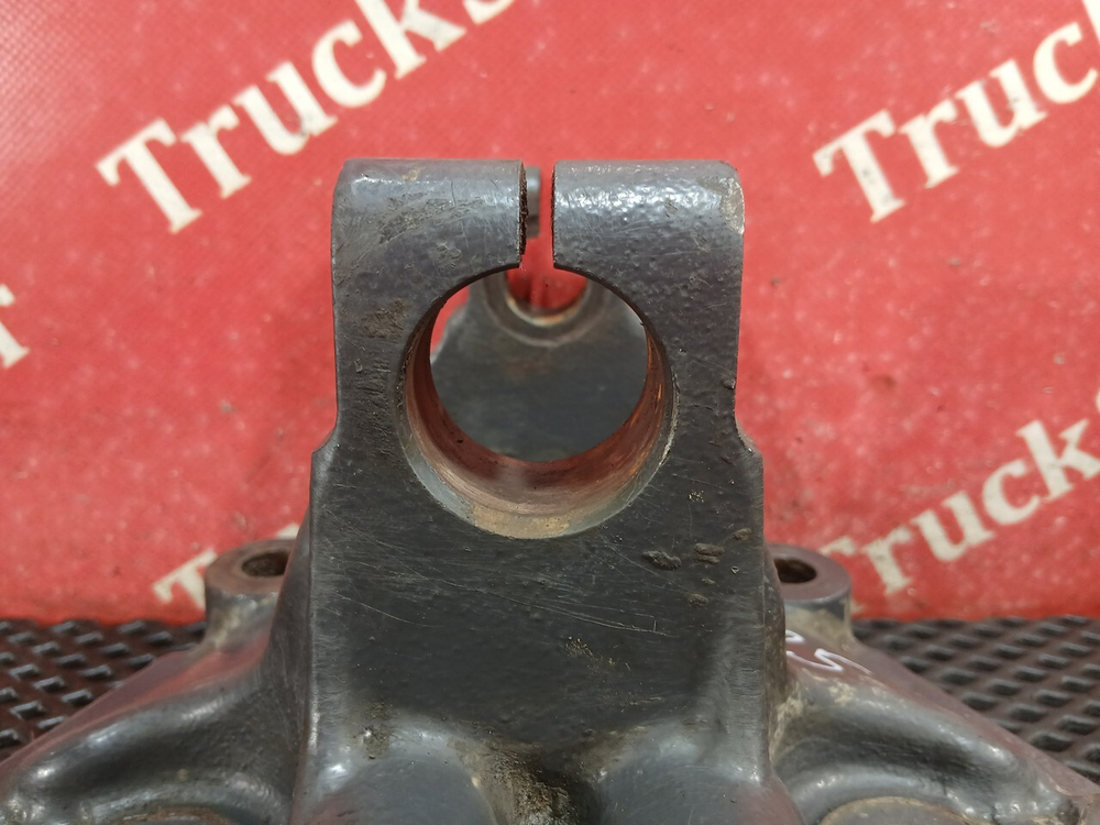 Кронштейн передней рессоры правый