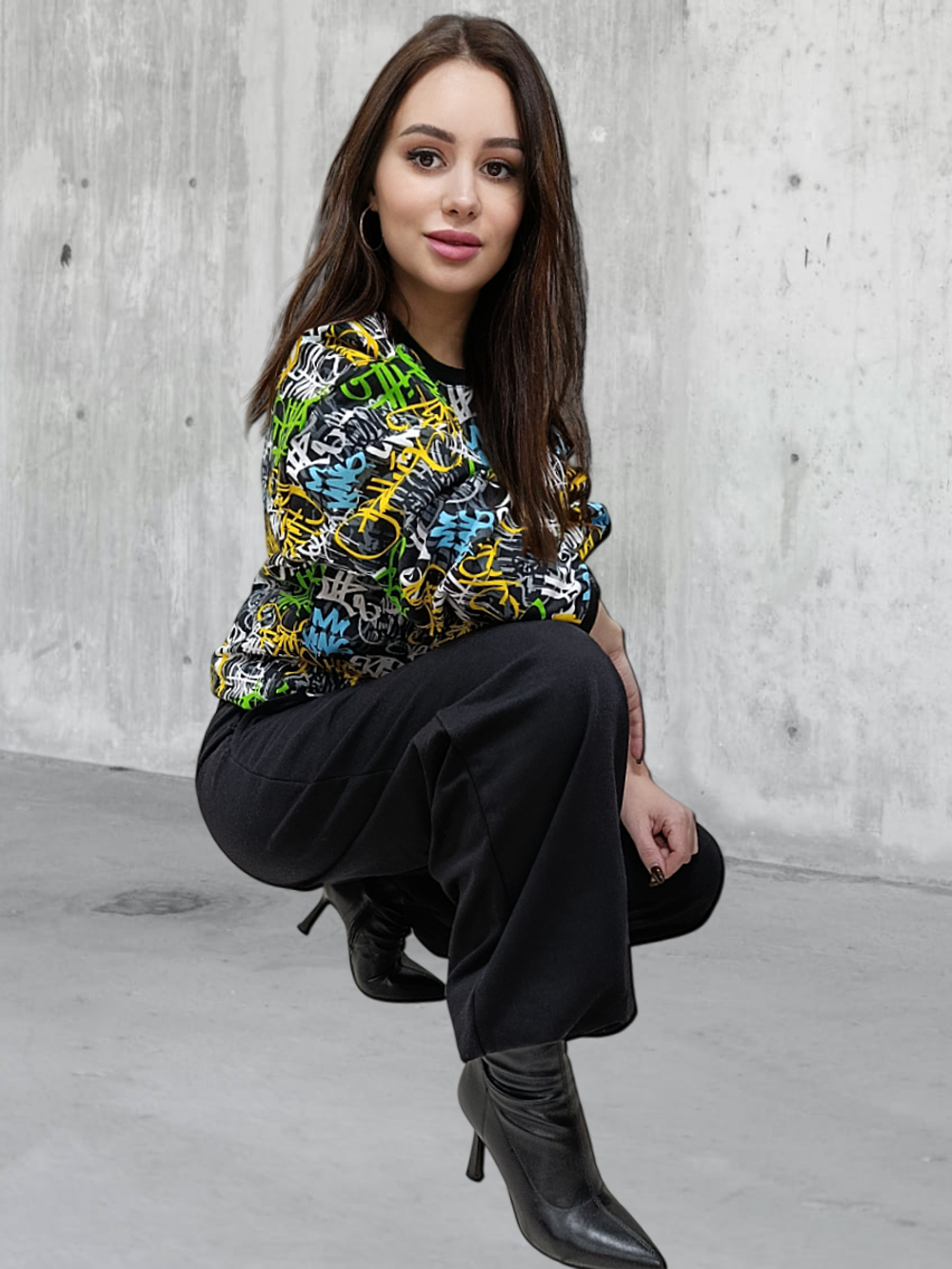 20833 Костюм женский (брюки палаццо и свитшот) футер 2-х нитка начес граффити/черный (52)