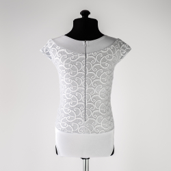 боди с гипюром