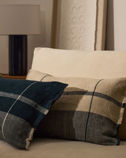 Чехол для подушки Eron из льна бежевого и синего цвета с бахромой 40 x 60 см