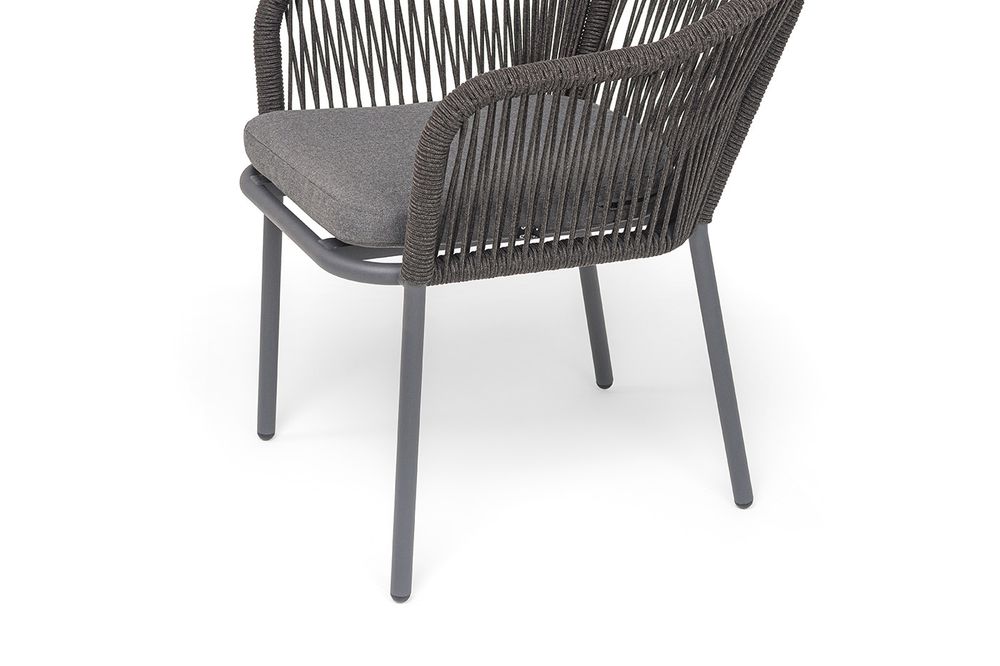 "Лион" стул плетеный из роупа, каркас из стали темно-серый (RAL7024) муар, роуп темно-серый круглый, ткань темно-серая 027