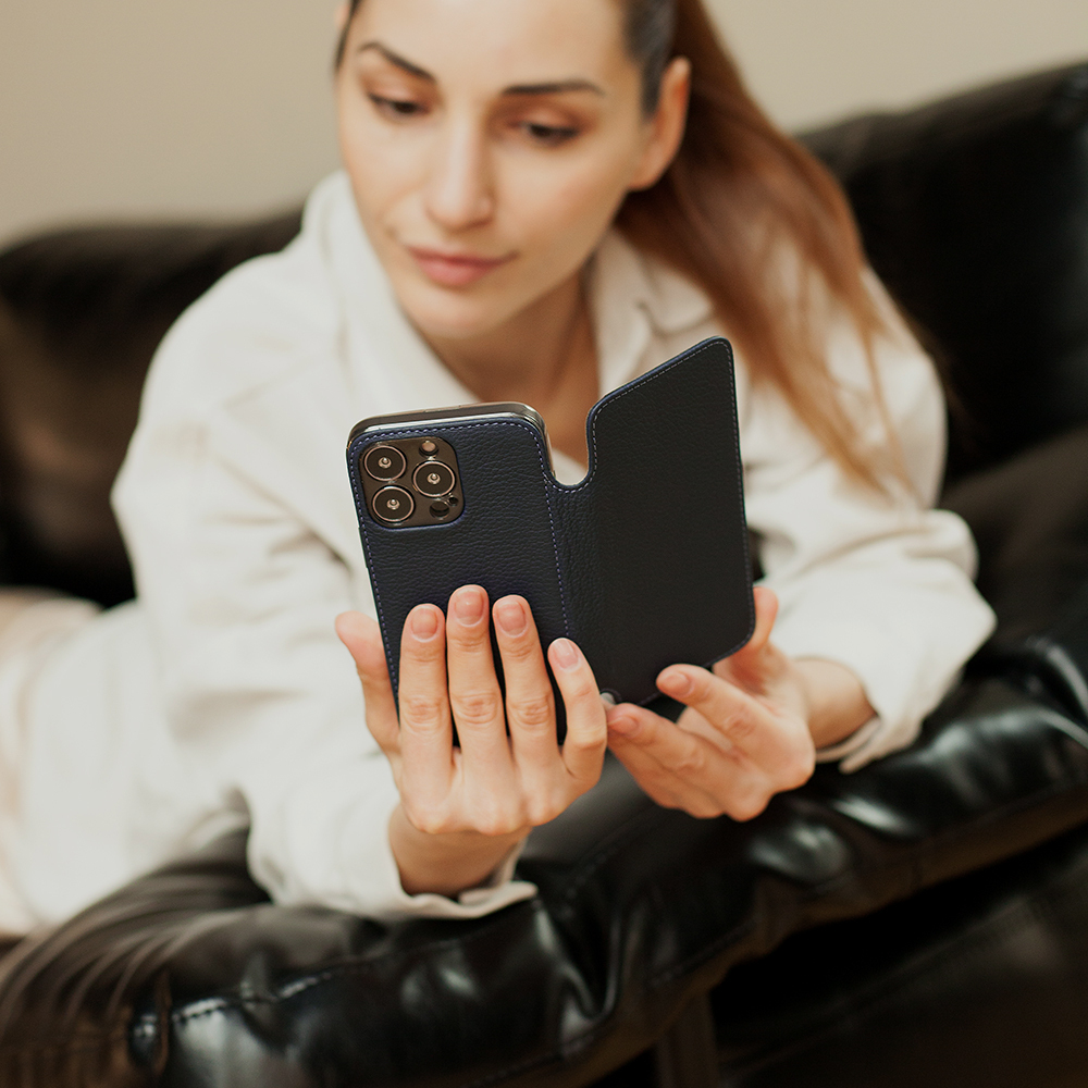 Чехол-книжка кожаная для iPhone 16 Pro Max, теленок синего цвета