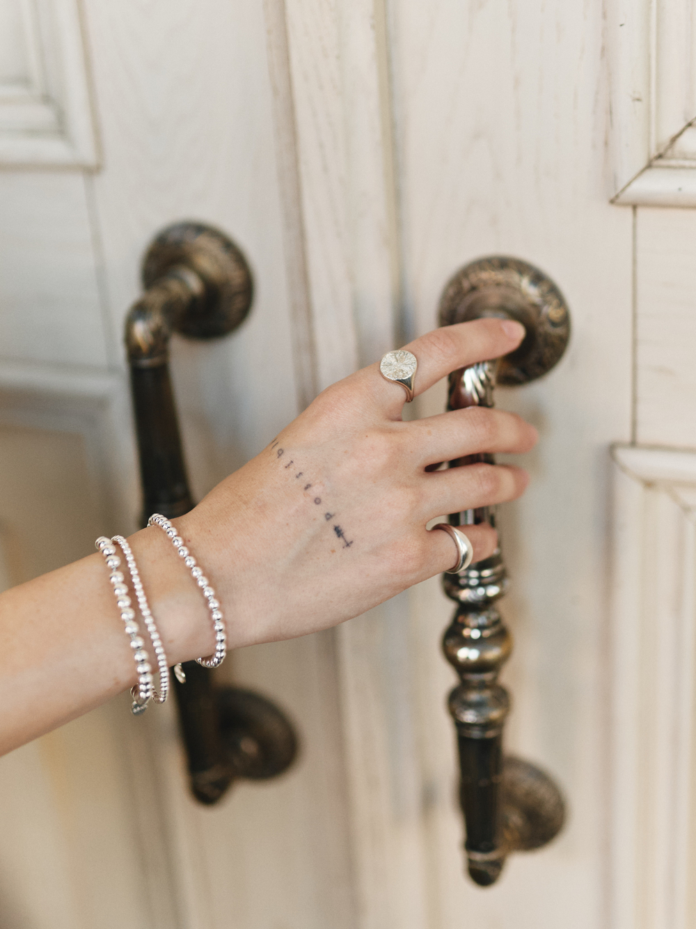 браслет с серебряными шариками 4 мм