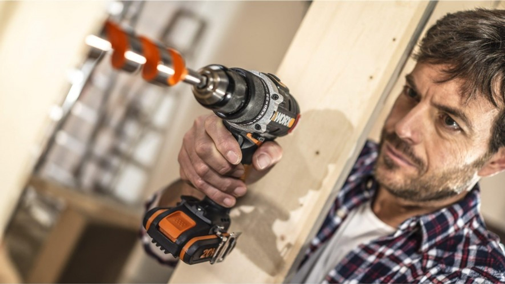 Дрель-шуруповерт аккумуляторная Worx WX373 ударная, бесщеточная