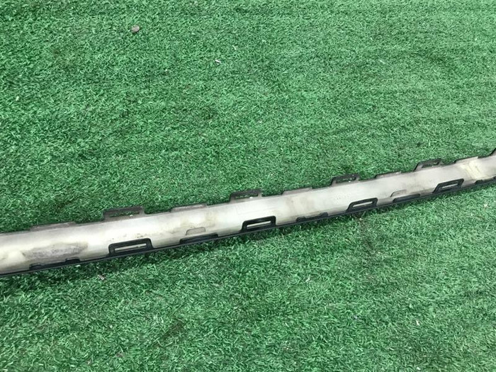 Молдинг заднего бампера Bentley Bentayga (2015-2020)