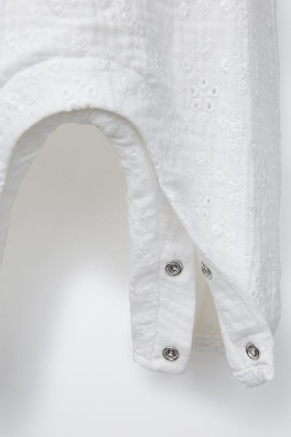 ZARA ДЛИННЫЙ КОМБИНЕЗОН С АЖУРНОЙ ВЫШИВКОЙ, БЕЛЫЙ