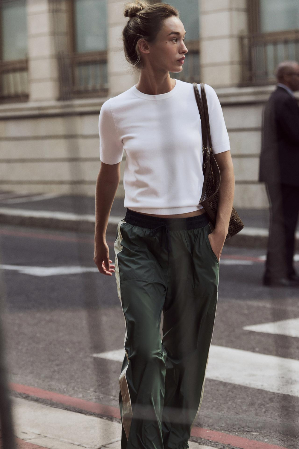 ZARA БАЗОВЫЙ ОДНОТОННЫЙ ТРИКОТАЖНЫЙ ТОП С КОРОТКИМИ РУКАВАМИ, БЕЛЫЙ