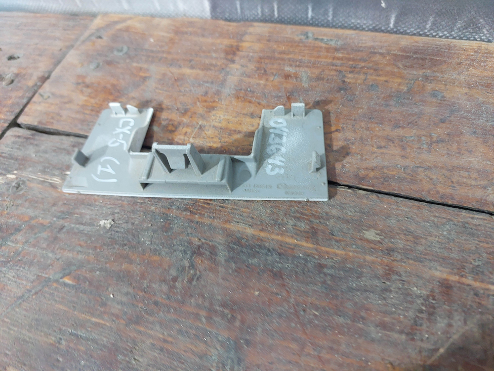 Накладка кнопки багажника Mazda CX-5 1 (KE) 11-17 Б/У Оригинал KD53B0819