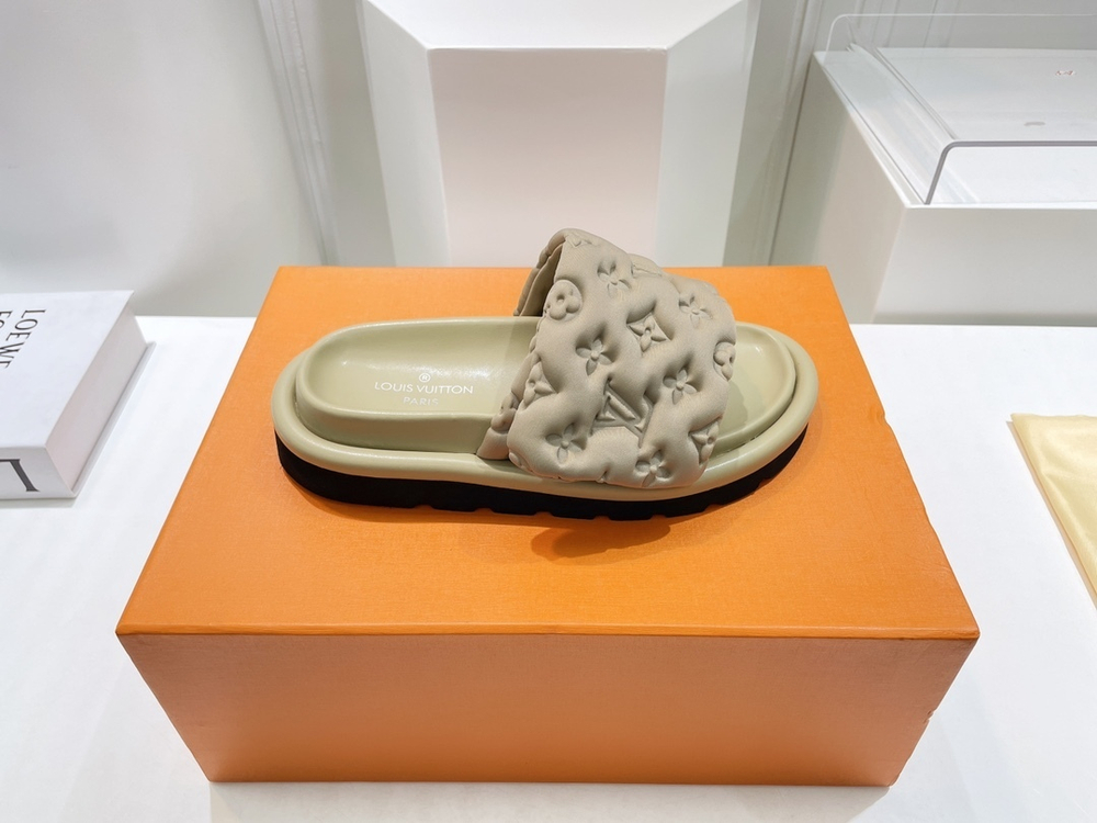 Louis Vuitton Pool Pillow Comfort Mule
