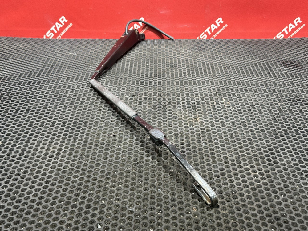 Поводок стеклоочистителя 2018г