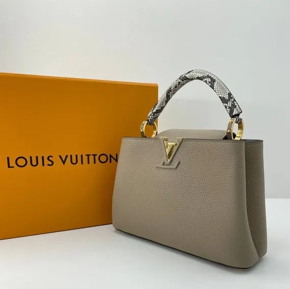 Сумка Louis Vuitton Capucines BB бежевый