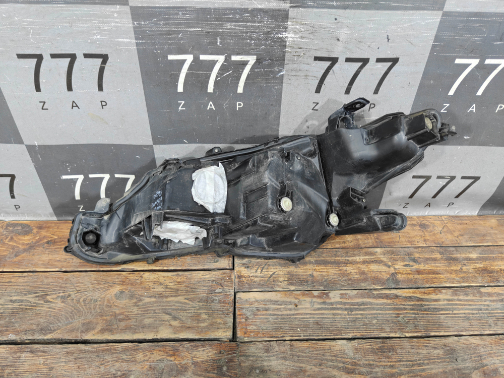 Фара правая Toyota Camry 17-21 Б/У Оригинал 8114533E11