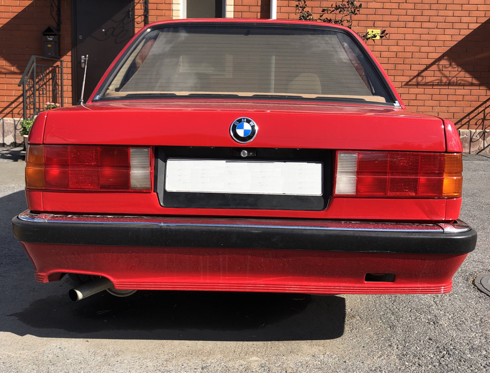 BMW E30 Бленда под стандартный номер ПП (Реплика "Стекловолокно")