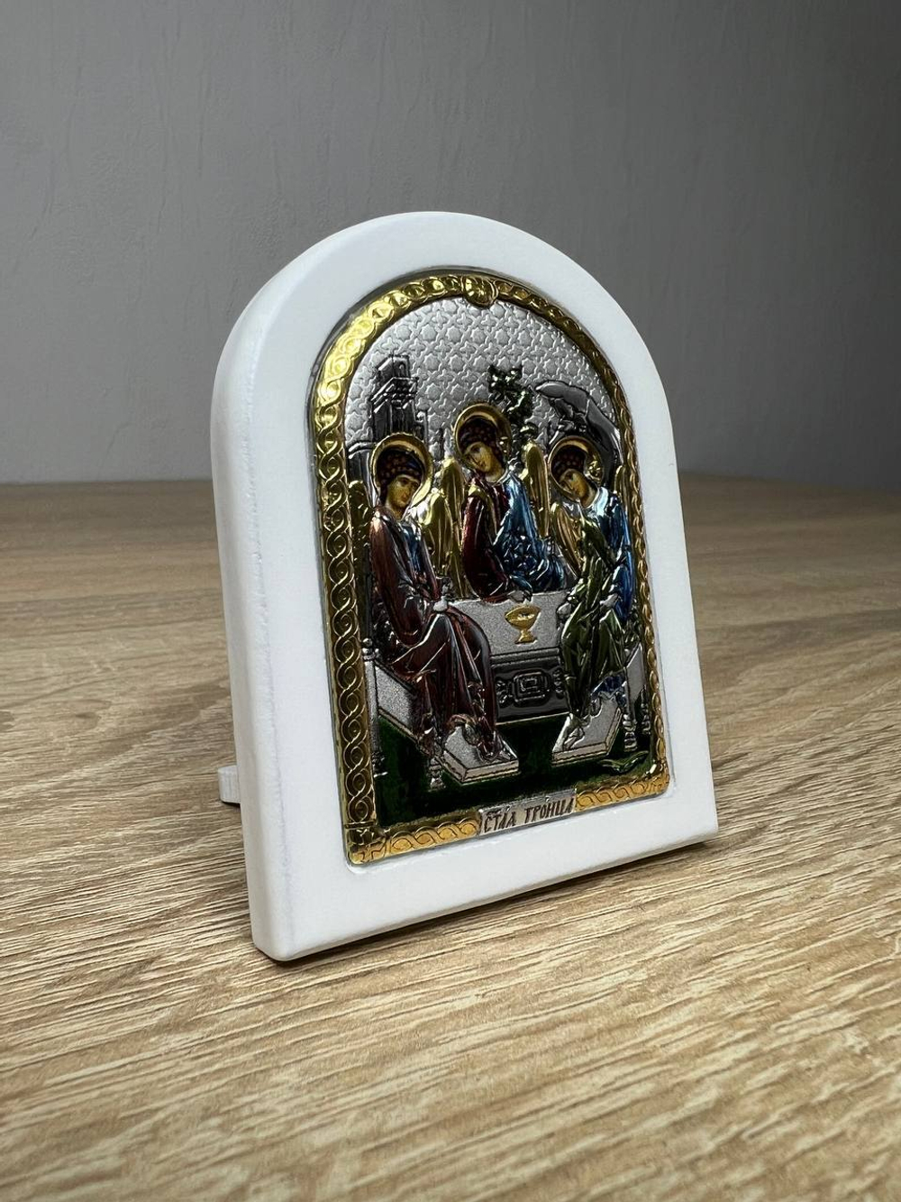 Св. Троица, икона арочная, белое дерево, эмаль 57х75
