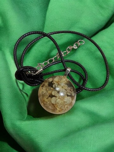 Колье из эпоксидной смолы сирень