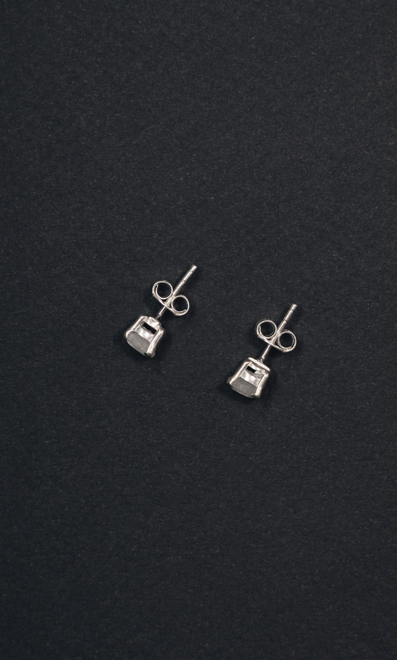 Серьги пуссеты "Memo about Relationship" из лунного камня с серебром 925