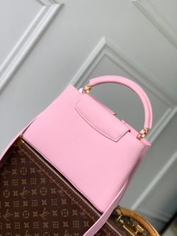 Louis Vuitton Capucines MM